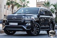 Toyota Land Cruiser 2017 Gx-r V8  السيارة بحالة الوكالة و قطعت مسافة 141,000 كم   اللون : اسود