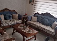 طقم كنب زان 7 مقاعد مع طاولة وسط و طاولتين جانبيات شبه جديد