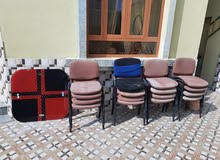 كراسي وطاولة طعام صغيرة كراسي وطاولة طعام صغيرة