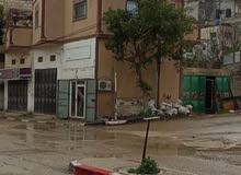 بيت مع مخازن