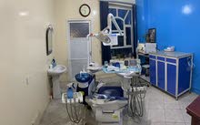 عيادة اسنان مكونة من عيادتين في نفس الوقت للبيع مع الموقع .