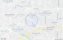 مبني مكون من ثلاث طوابق والدور ارضي محاط بافنية مبني مكون من ثلاث طوابق والدور ارضي محاط بافنية
