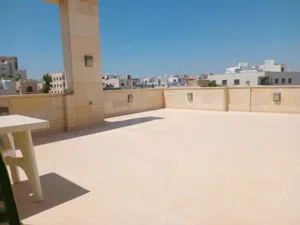 شقة فاخرة للبيع في البنيات - طابق اخير مع روف