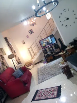 منزل دورين للبيع مقام على ارض مساحتها 523متر