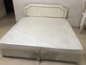 Un used bed