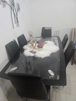 طاولة سفرة 6كراسي بحالة جيدة