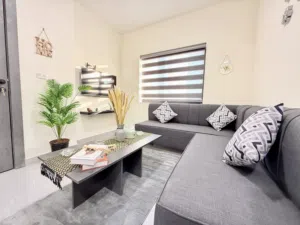 شقة مفروشة فاخرة جدا لم تسكن بعد - عمان الدوار الثاني بالقرب من فندق الرويال من المالك مباشرة