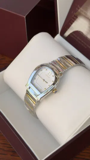 ساعة آجنر Aigner باللون الفضي و الذهبي