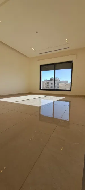 شقة مميزه للبيع في ضاحية الامير راشد على شارعين طابق أول 160م بسعر 139الف