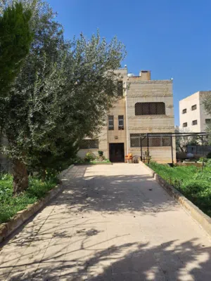 370 m2 5 Bedrooms Townhouse for Sale in Amman Al Yadudah