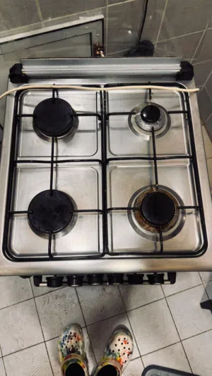 "للبيع: فرن ZON تركي 50×50 سم - نظيف جداً وعملي" "For sale: ZON Turkish oven 50x50 cm - very clean