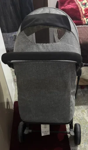 عربه اطفال نظيفه جدا ماركه GRACO