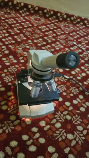 مجهر طبي مستعمل