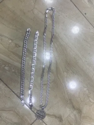 فضة ثقيلة ومميزة للبيع (سنسال بحرفية عالية+بلاكين جنزير ومارين)بحالة ممتازة