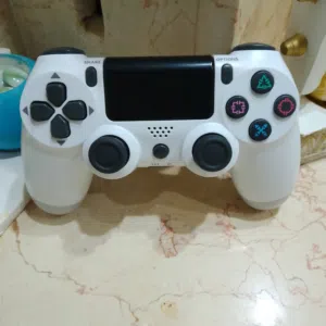 جهاز بلايستيشن 4 مستعمل اسبوعين بس بي7ريال