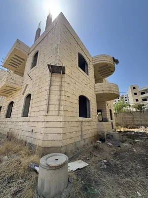 2 Floors . 185 m2 . Landlord0