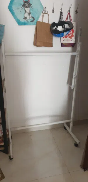 حامل سبوره شبه جديد بحاله ممتازه..فقط ب 4 ريال
