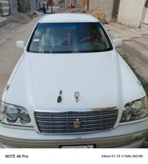 تيوتا كراون ملكه