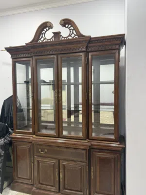 مكتبة نظيفة جدا استعمال خفيف للبيع السريع