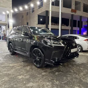 لكزس ال اكس بحالة الوكاله استخدم شخصي صيانه كامله في شركه Lexus LX570 2016 Black edition
