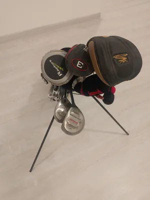 Full Golf kit with 5 Drivers, 5 Irons, 1 Putter and Bag