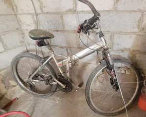 هذه هي دراجة جبلية قابلة للطي (Folding Mountain Bike)،