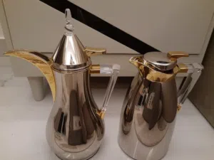 للبيع مطارات