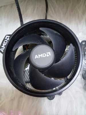 مبرد ستوك خاص بمعالجات AMD رايزن مع البراغي قاعدة السوكت مستخدم نظيف و شغال