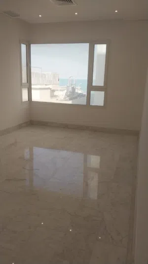 شقة سوبر بنيد القار يوجد مظلات