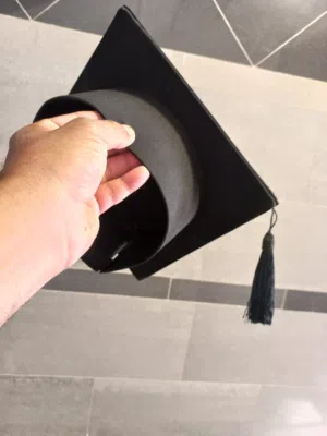 قبعه تخرج عدد 9 جديد