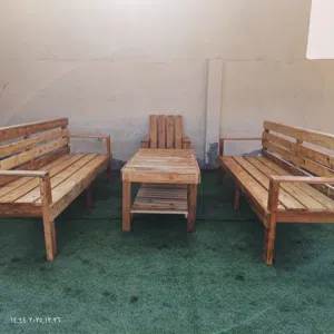 يوجد لدينا طقم كراسي خشب سنوبر ضد المياه وضد أشعت الشمس