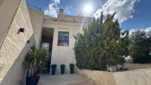 174 m2 4 Bedrooms Apartments for Sale in Amman Abdoun