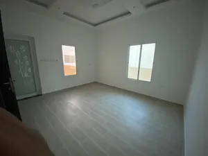 220 m2 4 Bedrooms Apartments for Sale in Central Governorate Al-Bahair