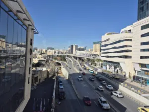 مكتب  فاخر للإيجار – موقع مميز في العبدلي