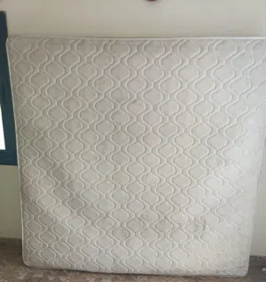 ماتريس مستعملة للبيع مقاس (سرير كينج)