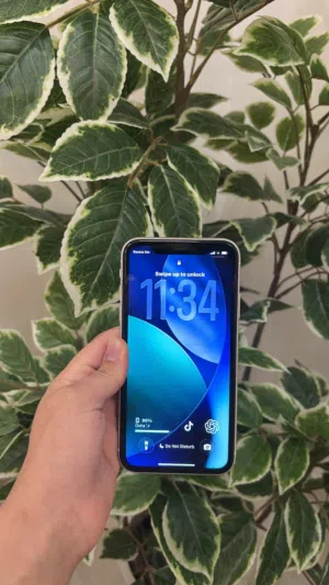 ايفون 11 ابيض