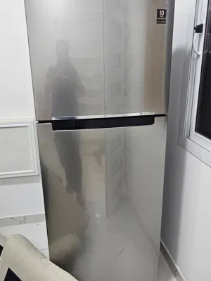 للبيع ثلاجه كبيره شبه جديد مستخدمه 3 شهور فقط