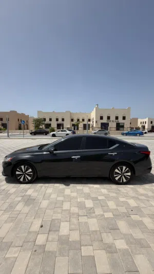 Used Nissan Altima in Dhofar