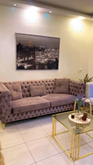 طقم كنب تفصيل بحاله ممتازه مع برادي