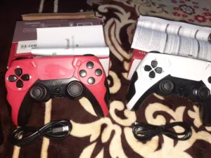 للبيع اجهزة تحكم بلاستيشن 4 ممتازه ومتعدده الالوان و جديدة و غير مستعملة