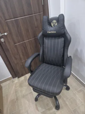 جيمنج بحالة الجديد gaming chair