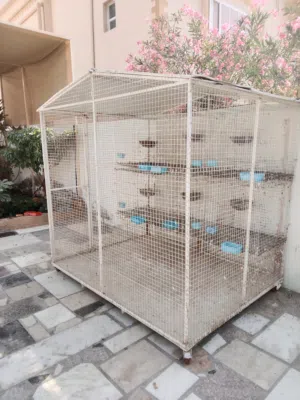 قفص متنقل وبداخلة 6 محاكر