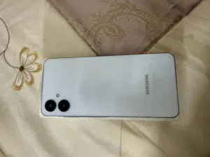 Galaxy A06 للبيع نضيف كثير الجهاز معه اغراضه