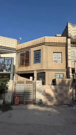 بيت بناء قديم يباع كأرض