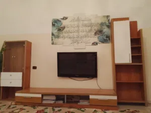 مكتبه للبيع السعر 250د
