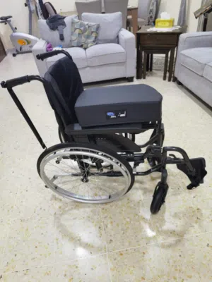كرسي متحرك Invacare أصلي للبيع بحالة ممتازة جدًا