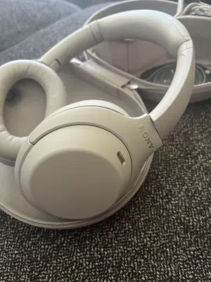 سماعة Sony WH-1000XM4 أصلية بحالة ممتازة