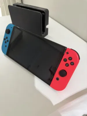 ننتندو سوتش OLED MODEL نظيفة مستعمله استعمال بسيط مع البوكس و مع العاب و و اغراضه كلها