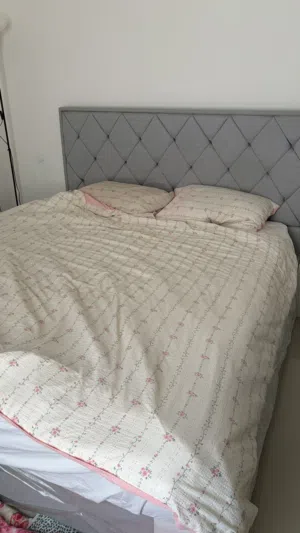 سرير كبير مع دوشق