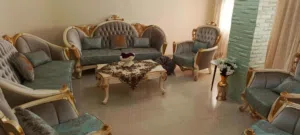 طقم كنب مستعمل بحالة ممتازه مع طاولة وسط   (السعر قابل للتفاوض )